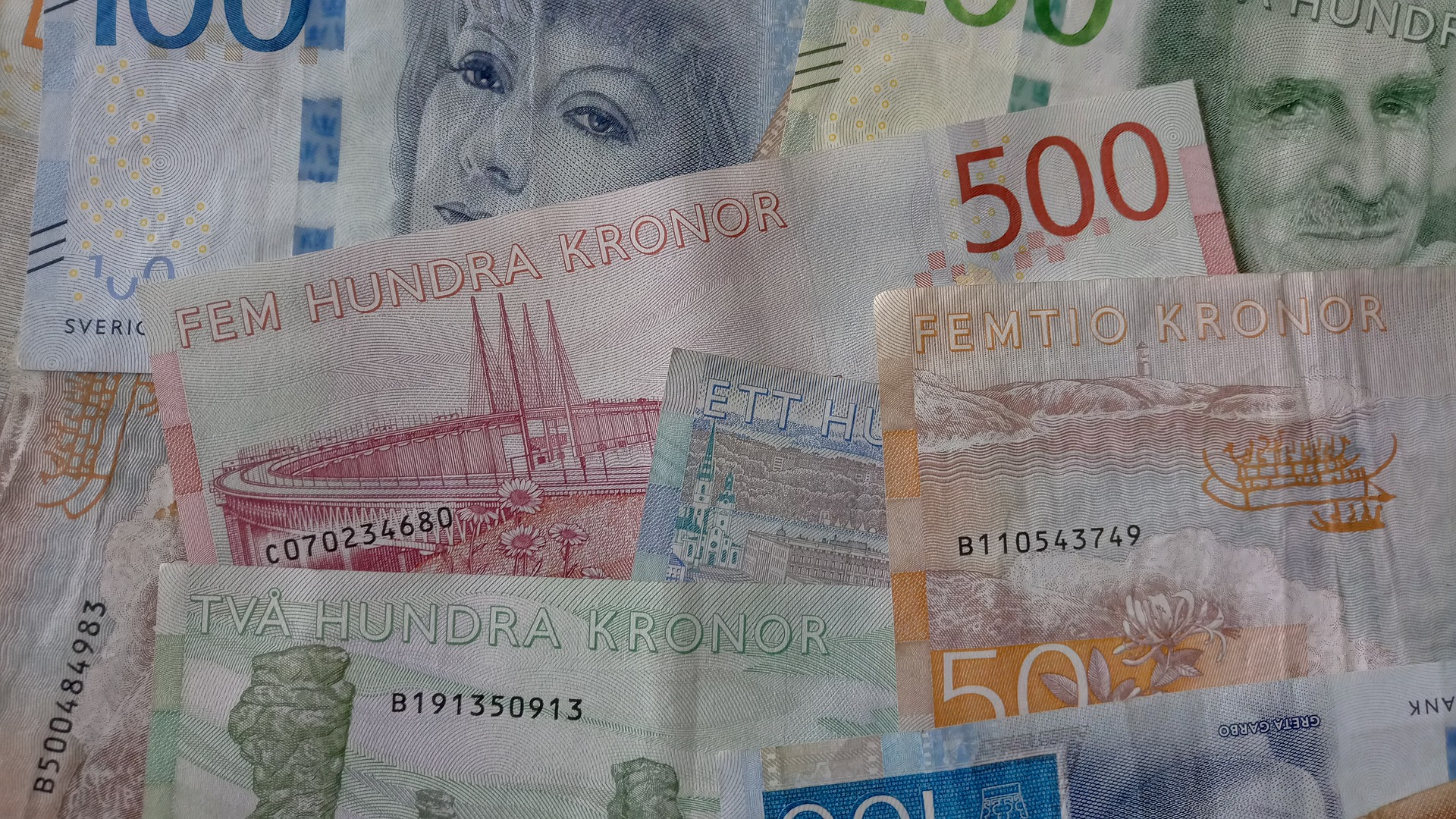 Швеция задължава банките да държат пари в брой 