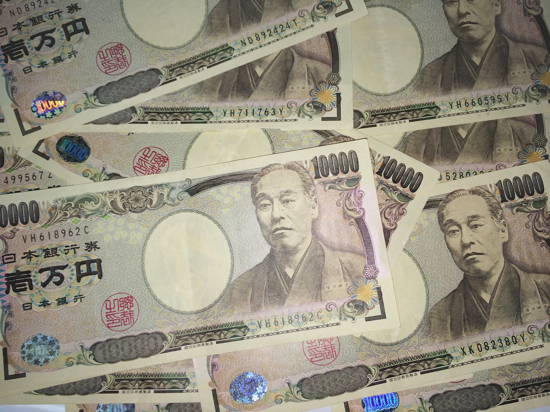 Японците все още предпочитат парите в брой пред дигиталните трансакции 