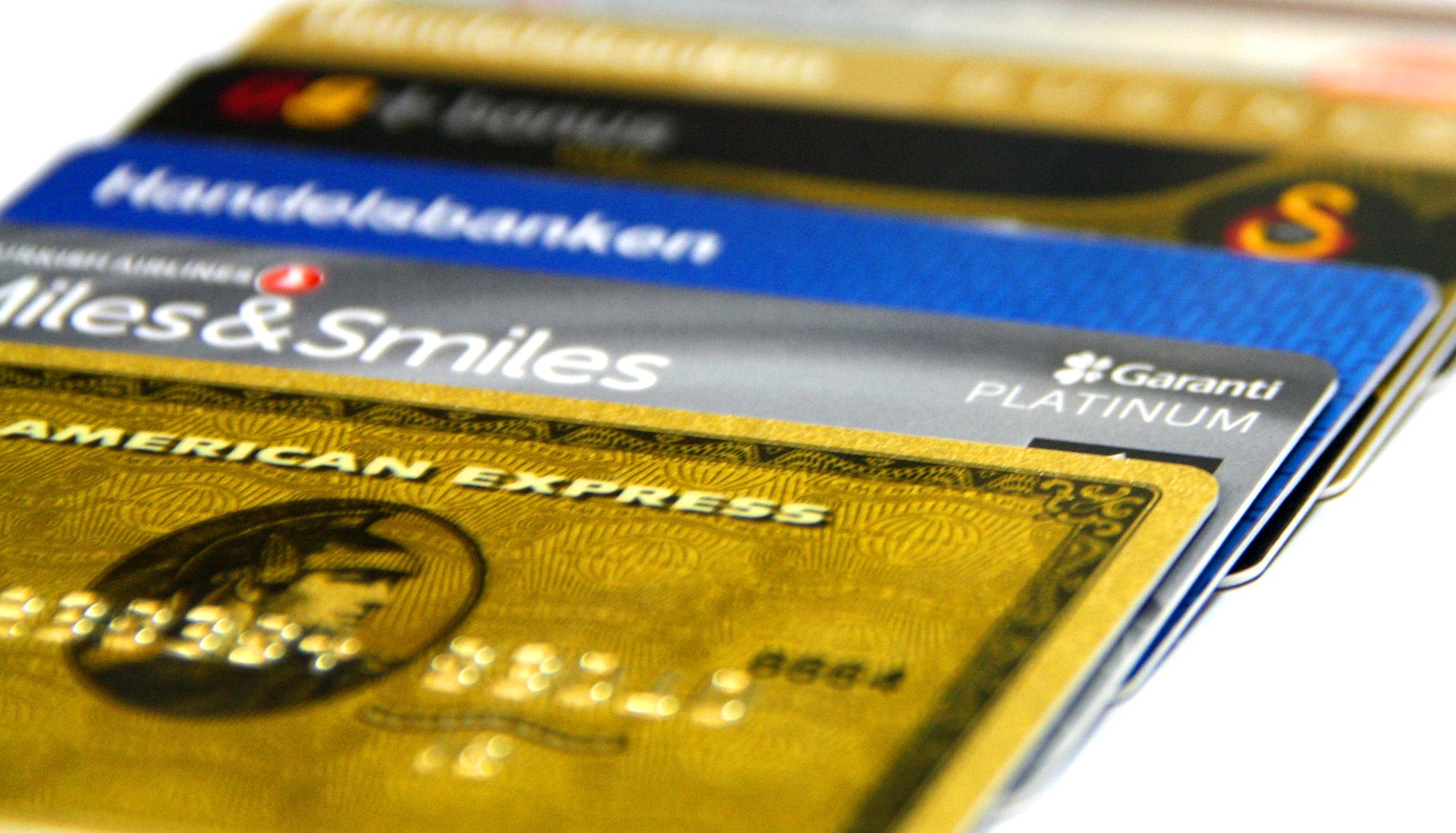 Американците продължават да трупат задължения по кредитните си карти