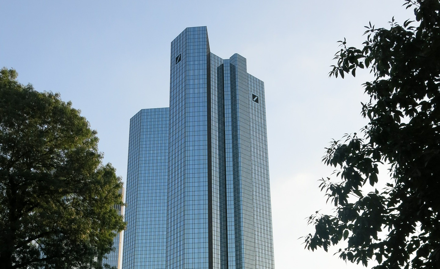 Deutsche Bank: ЕЦБ е виновна за проблемите в банковия сектор 