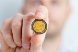 Делът на спестяванията в еврозоната леко намалява през лятото на 2019 година